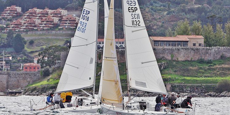 Las regatas vuelven a Baiona de la mano de la Liga de Otoño AXA J80