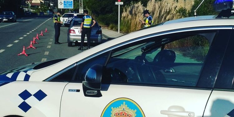 Conductora novel huye de un control en Nigrán, se salta un semáforo y da positivo en alcoholemia