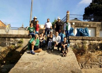 Unha quincena de voluntarios retira media tonelada de lixo do esteiro da Foz