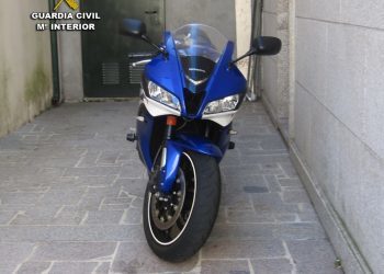 Cazan a un joven de Cangas circulando en moto a 139 km/h en un tramo limitado a 50