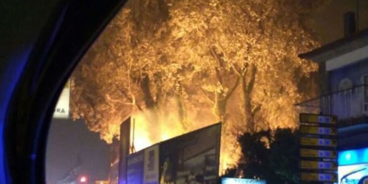 El bulo de los motoristas pirómanos de Vigo que pudo acabar en linchamiento