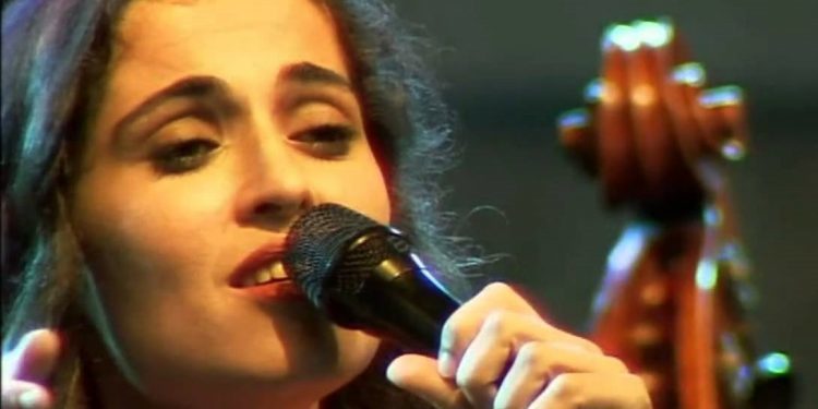 La cantante Silvia Pérez Cruz presenta en Vigo su nuevo trabajo, ‘Vestida de nit’