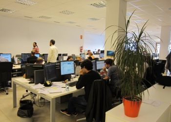 Una empresa viguesa suministrará los ordenadores del alumnado de toda Galicia