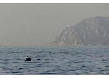 Un hombre en una barca