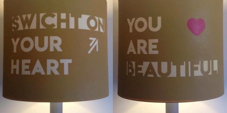 24 artistas dan una nueva vida a las lámparas para ayudar a los niños con cáncer