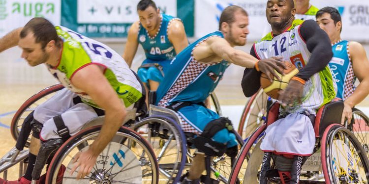 El Amiab, líder invicto, exhibe calidad y altura ante un descentrado Amfiv