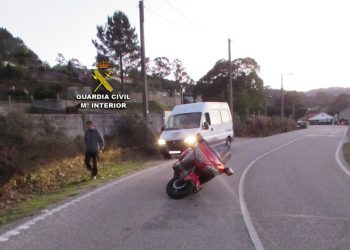 Un conductor ebrio arrolla a un motorista en Gondomar y se da a la fuga