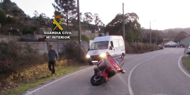 Un conductor ebrio arrolla a un motorista en Gondomar y se da a la fuga
