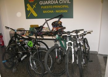 La Guardia Civil detiene a dos jóvenes de Nigrán por una treintena de robos en vehículos