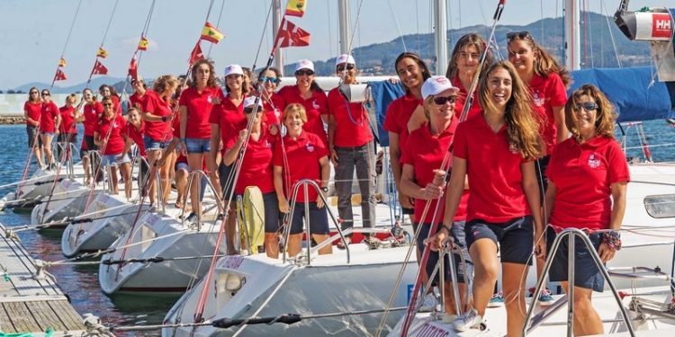 Baiona apuesta por la vela en femenino