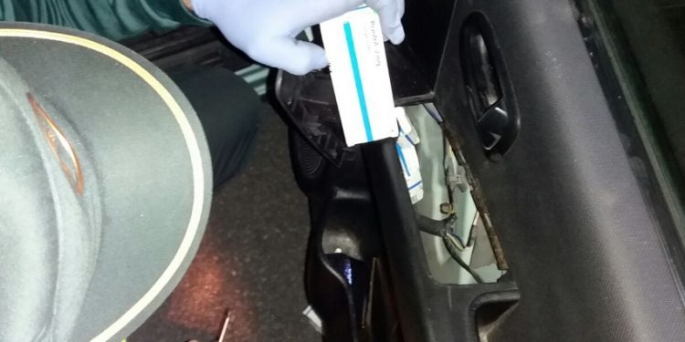 Detenidos en el peaje de Vilaboa con 4.000 ansiolíticos y un lote de recetas falsas