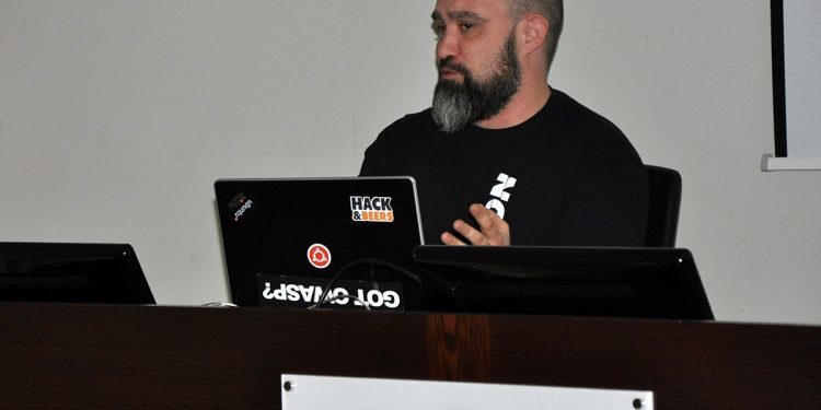 O hacker vigués Antonio Fernandes, a piques de incorporarse á Axencia Europea de Seguridade