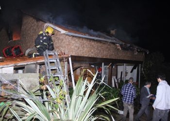 Un incendio calcina por completo una casa en Tui