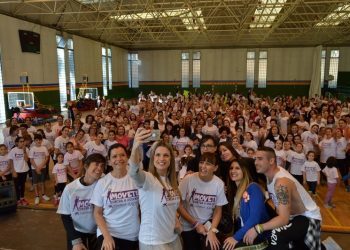 Land Rober amadriña a multitudinaria clase de Zumba contra a violencia de xénero en Mos