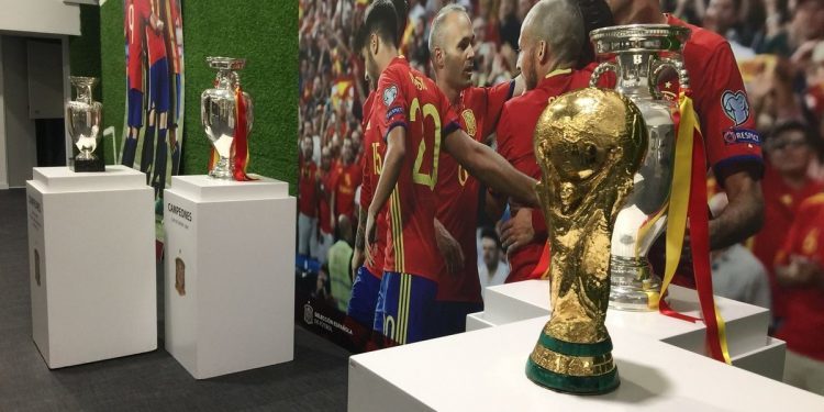 Iago Aspas, Jorge Otero e os títulos da selección española apadriñan a nova sede da Federación Galega en Vigo