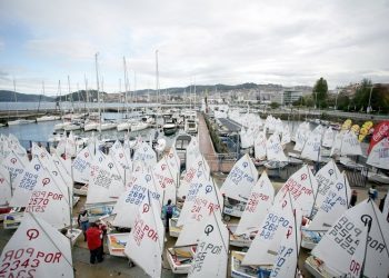 Primera jornada en blanco del Meeting Cidade de Vigo de Optimist por falta de viento
