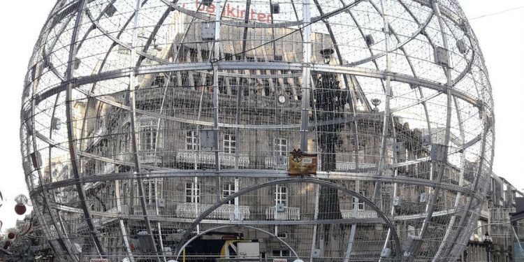 Desembarco intergaláctico en la «Estrella de la Muerte» de Vigo