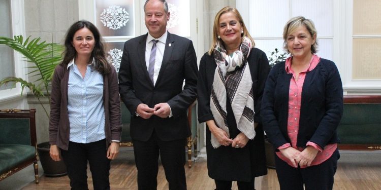 Universidade de Vigo e Deputación se alían na loita contra a vespa velutina