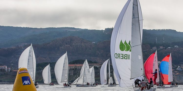 Baiona corona a los ganadores de la Liga de Otoño AXA J80