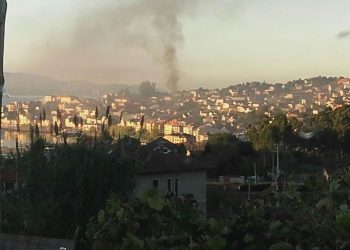 Se desploma parte de la casa incendiada en Moaña