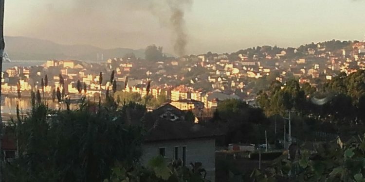 Se desploma parte de la casa incendiada en Moaña