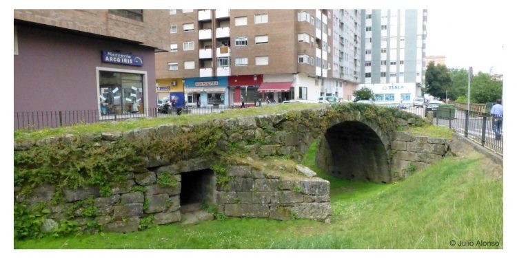 Puente medieval en Castrelos