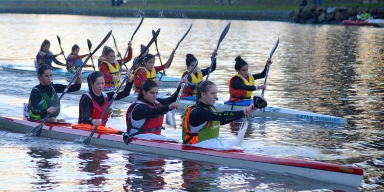 Bouzas acoge este sábado el Trofeo Rías Baixas de piragüismo