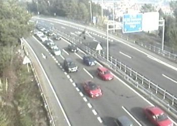 Siete kilómetros de retenciones en la A-55