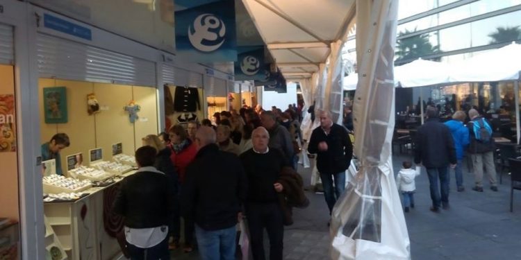 A Estación Marítima de Vigo, epicentro da artesanía galega grazas a feira Ofeitoaman