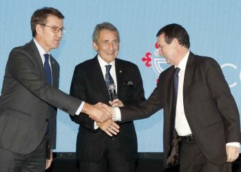 Pullas entre Feijóo y Caballero por Balaídos a pesar de la ‘paz celeste’