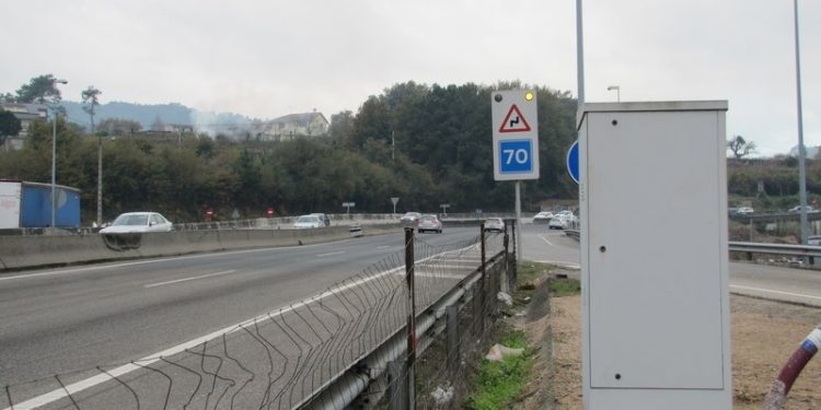 Uno de los radares fijos de la autovía A55 en Mos cambia de ubicación