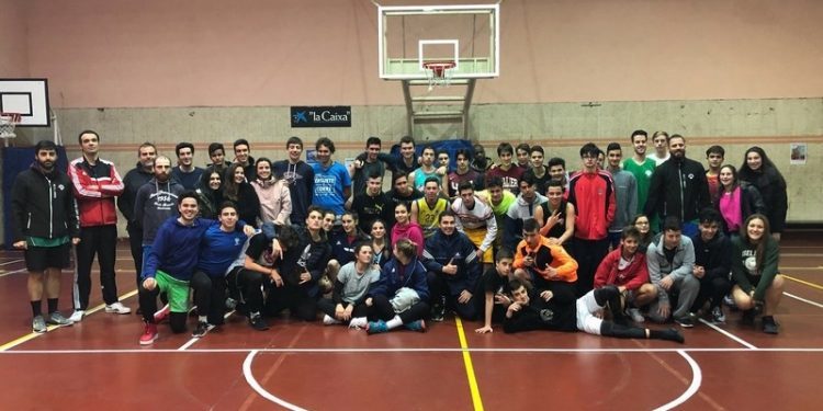 Deporte, noite e solidariedade no primeiro torneo de baloncesto 3×3 de Salesianos