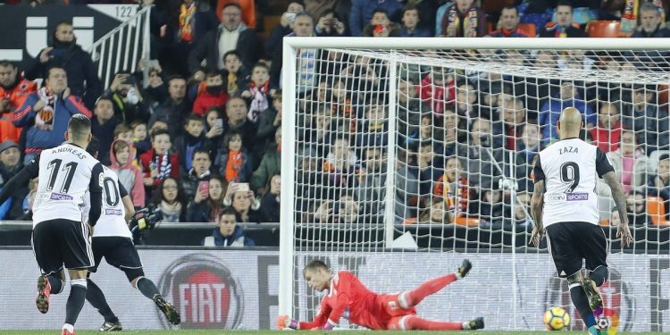 Aspas carga contra Munuera: «Tendremos que jugar con la tercera camiseta para que no reconozca al Celta»