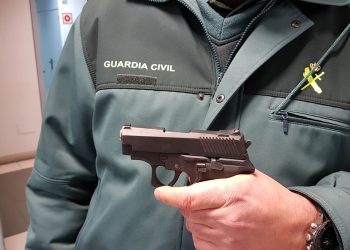 Detenido un vecino de O Porriño por amenazar a su expareja y retener a un amigo de la joven