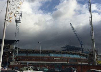 El Concello recolocará un módulo de la cubierta de Río cada tres días