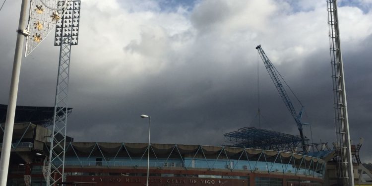 El Concello recolocará un módulo de la cubierta de Río cada tres días