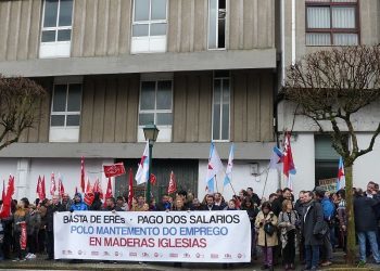 O persoal de Maderas Iglesias demanda apoio do Parlamento para garantir postos de traballo