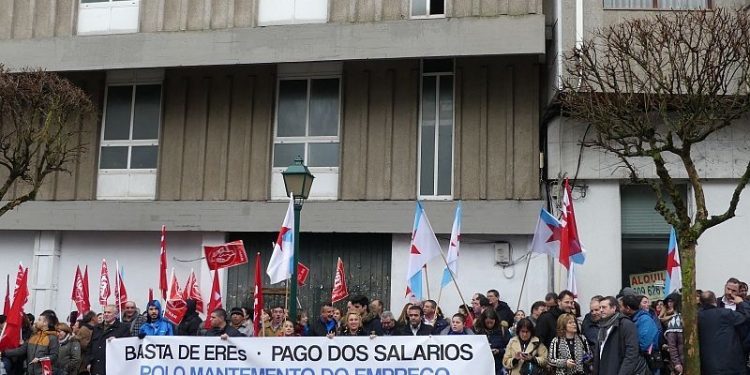 O persoal de Maderas Iglesias demanda apoio do Parlamento para garantir postos de traballo