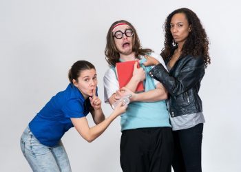 La compañía teatral Blue Mango recala cuatro días en Vigo con su obra en inglés ‘Zapping’