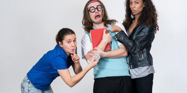 La compañía teatral Blue Mango recala cuatro días en Vigo con su obra en inglés ‘Zapping’