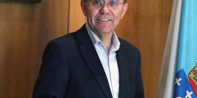 A renuncia do alcalde de Ponteareas ao seu soldo permite crear e estabilizar 39 empregos