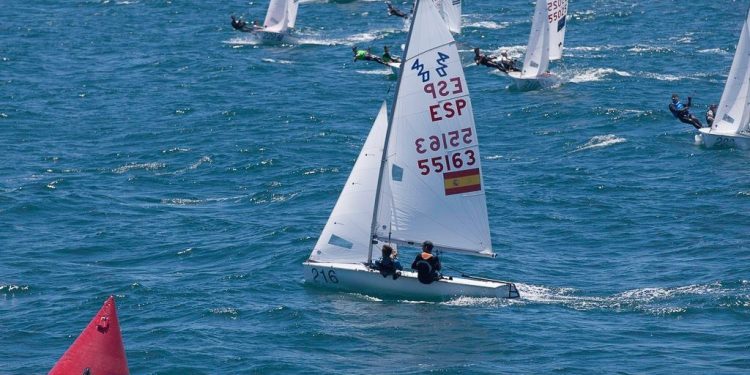 Wizner y Ameneiro, del Náutico de Vigo, en el podio del Mundial sub-17 de 420 en Australia