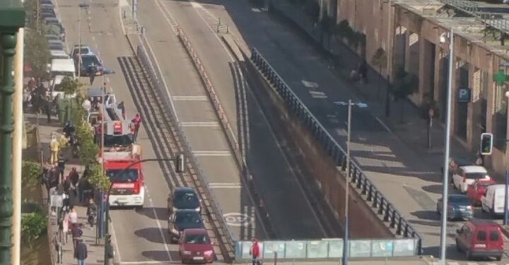 Un incendio quema la cocina de una vivienda en la Travesía de Vigo