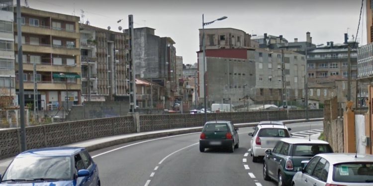 Herida una mujer en O Porriño tras chocar con su coche contra una farola