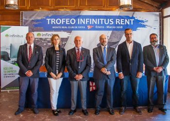 El Trofeo Infinitus Rent inaugura la temporada de regatas en Baiona