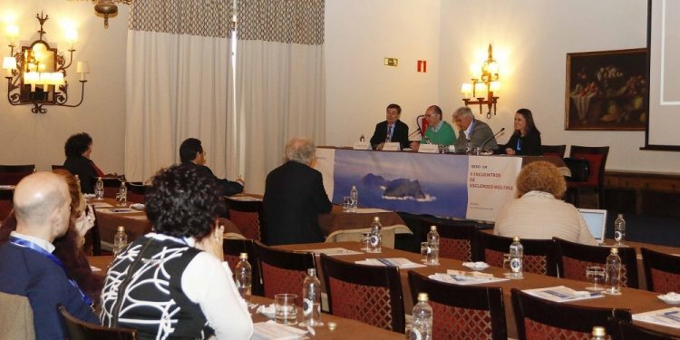 Abordaxe integral na atención ás persoas con esclerose múltiple