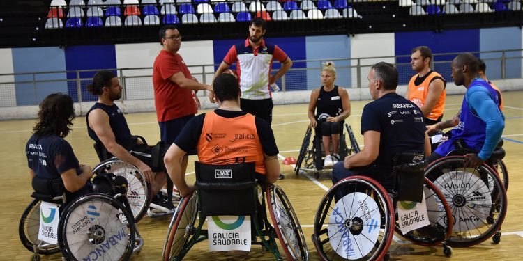 El Amfiv vuelve a los entrenamientos mientras espera a los nuevos fichajes