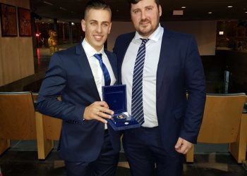 Manuel Garrido y Óscar Graña, del Kayak Tudense, reciben las distinciones del COE