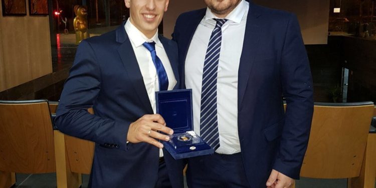 Manuel Garrido y Óscar Graña, del Kayak Tudense, reciben las distinciones del COE