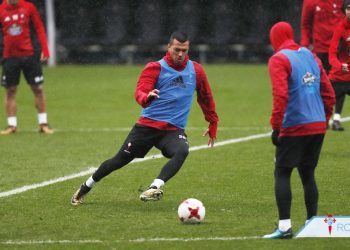 Unzué convoca a toda la plantilla para el doble desplazamiento a Barcelona y Valencia